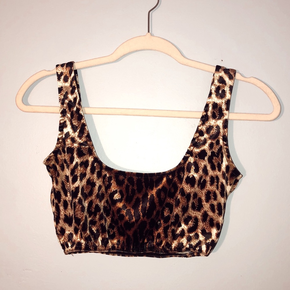 NASTYGAL leopard print 🐆 crop top / bra top